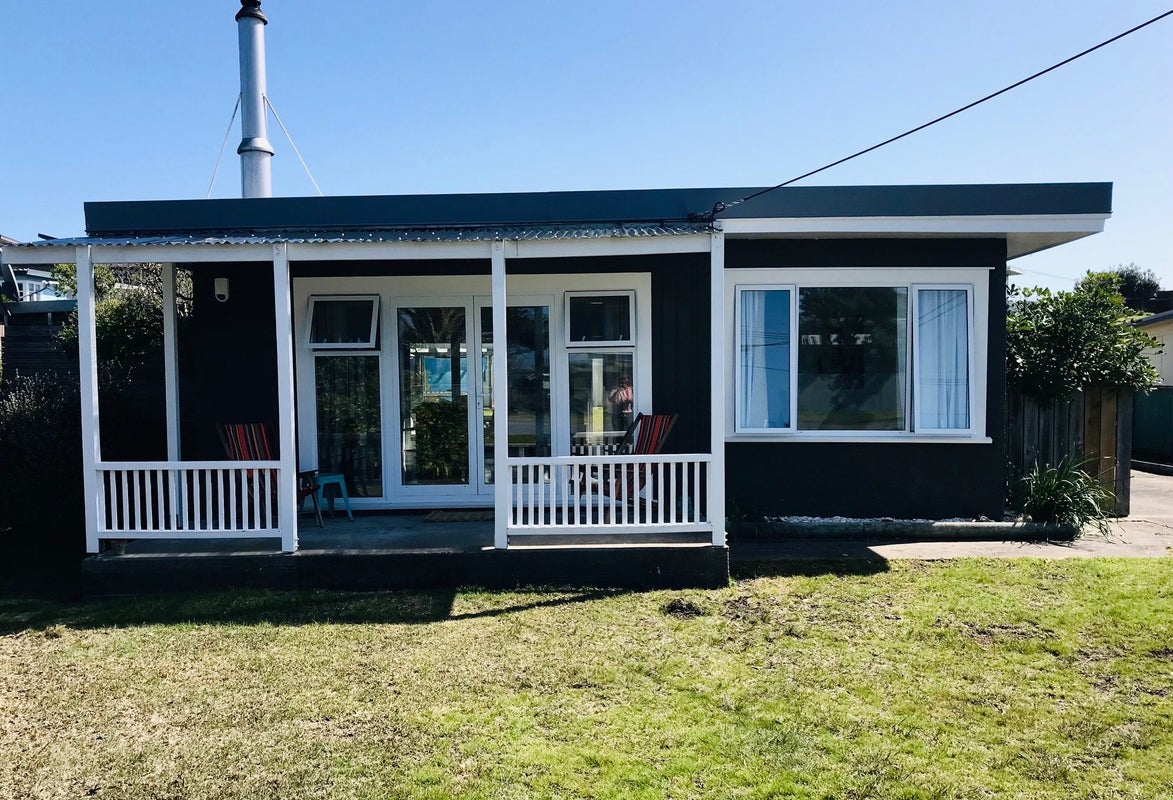 6 Brown Terrace, Foxton Beach, Foxton - Carousel 1