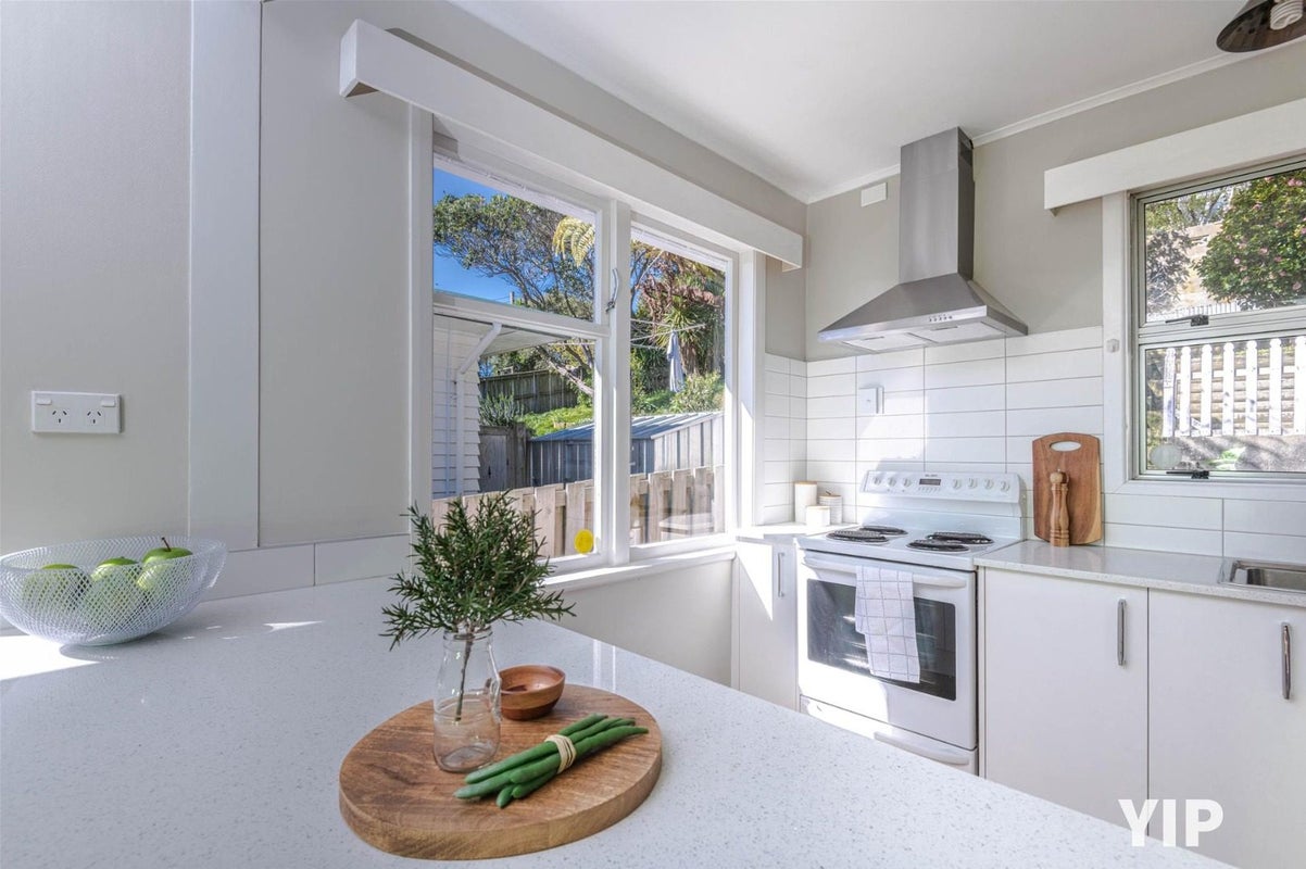 102 Helston Road, Paparangi, Wellington - Carousel 2