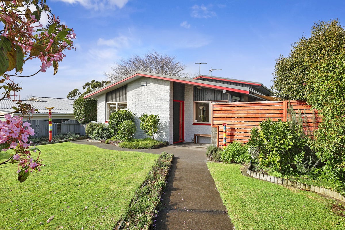 167 Govett Avenue, Frankleigh Park, New Plymouth - Carousel 1