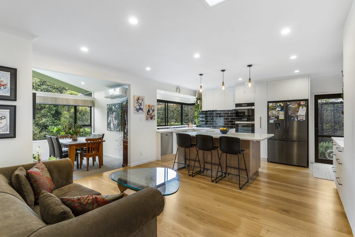 130 Bramley Drive, Farm Cove, Auckland - Carousel 1