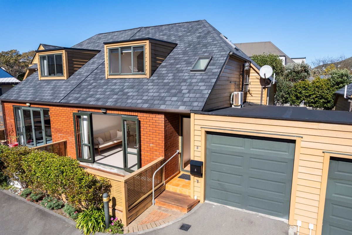 6 Futuna Close, Karori, Wellington - Carousel 1