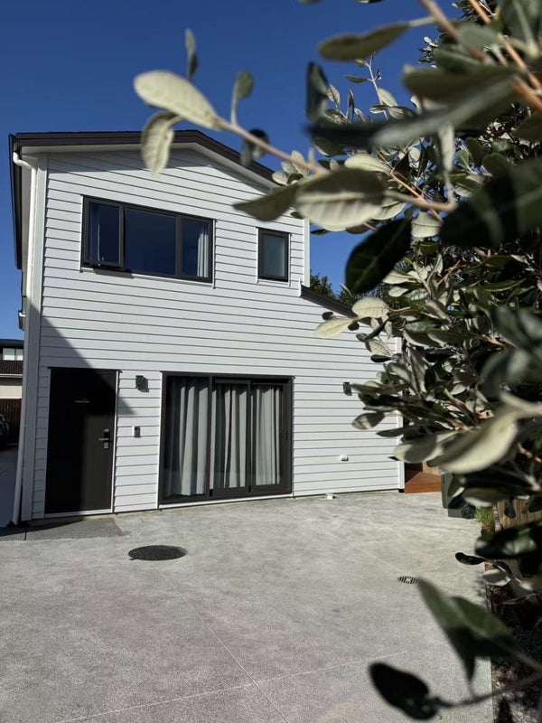 9A Mander Place, Bucklands Beach, Auckland - Carousel 1