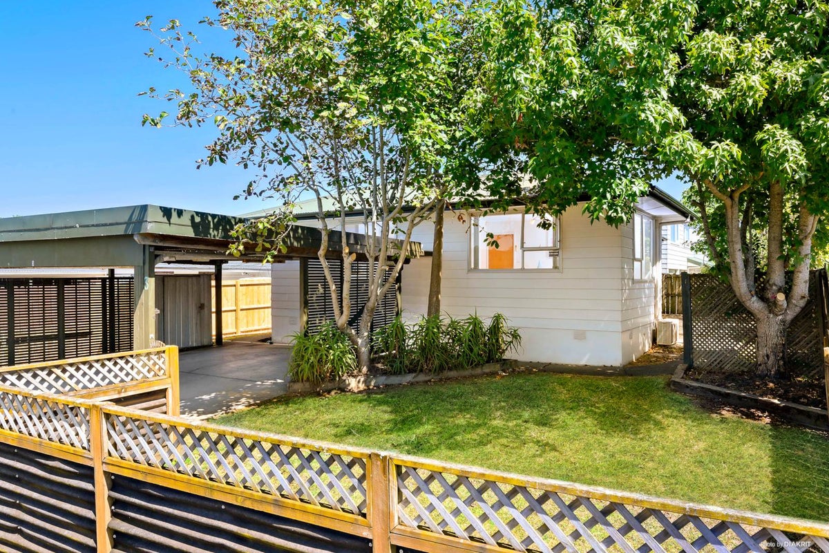 1/3 Tomintoul Place, Highland Park, Auckland - Carousel 1