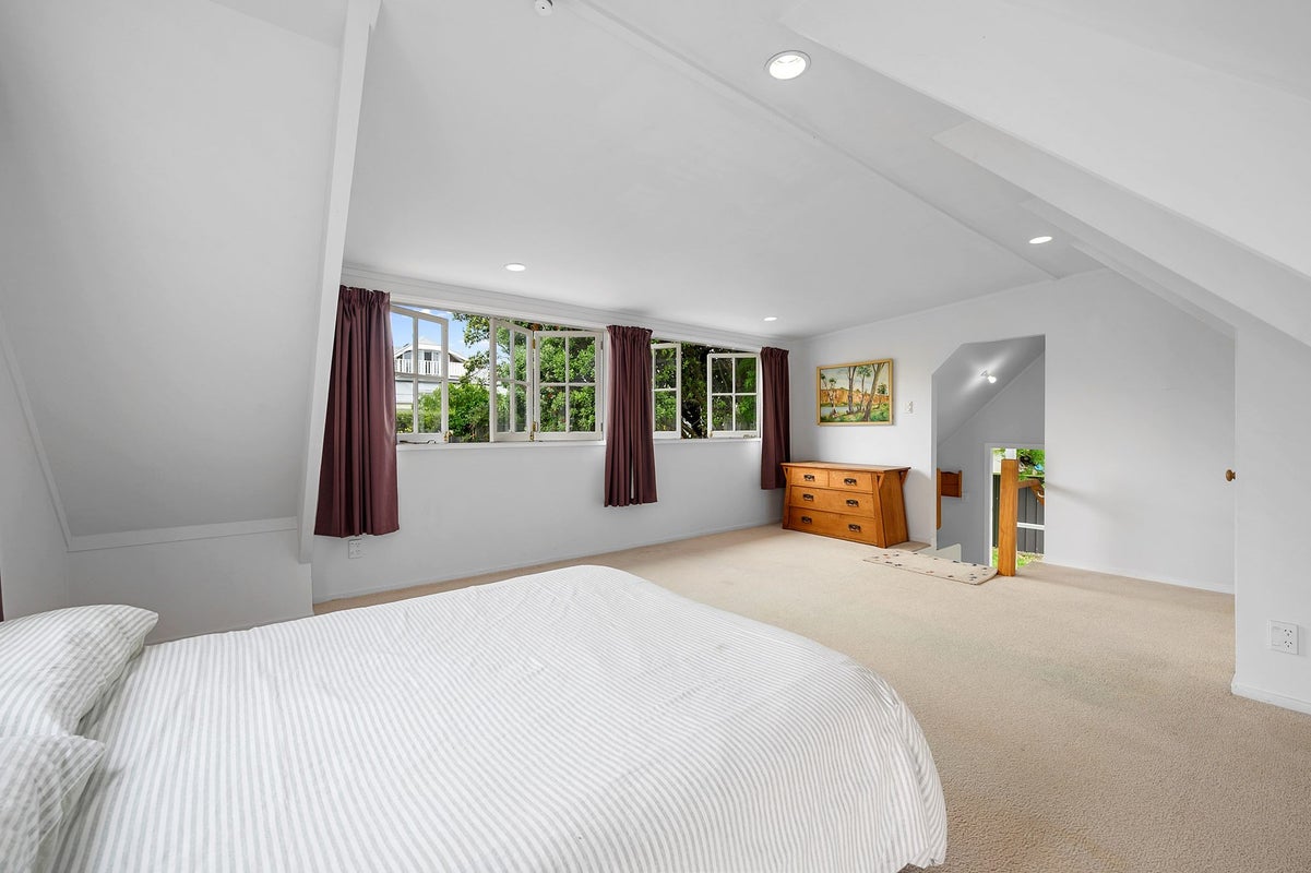 3 Sinclair Street, Devonport, Auckland - Carousel 21