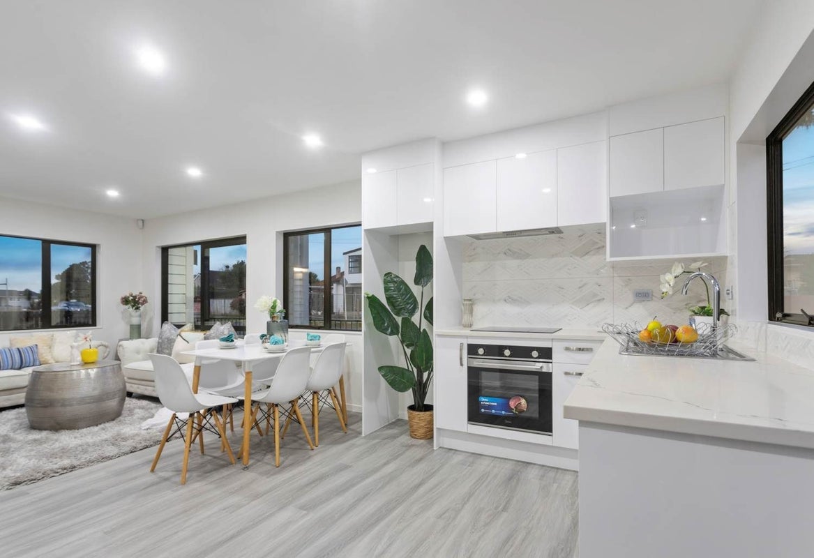 5/2 Cornwall Road, Mangere, Auckland - Carousel 1