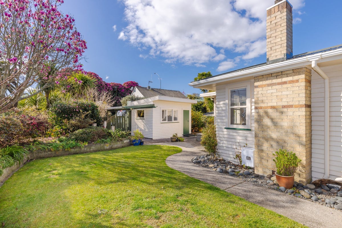 1 Bretton Terrace, Hillcrest, Hamilton - Carousel 2