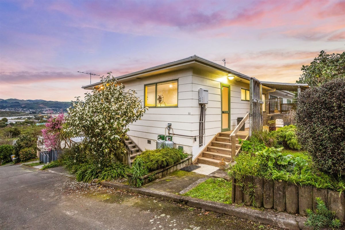 16A Mawhare Street, Titahi Bay, Porirua - Carousel 1