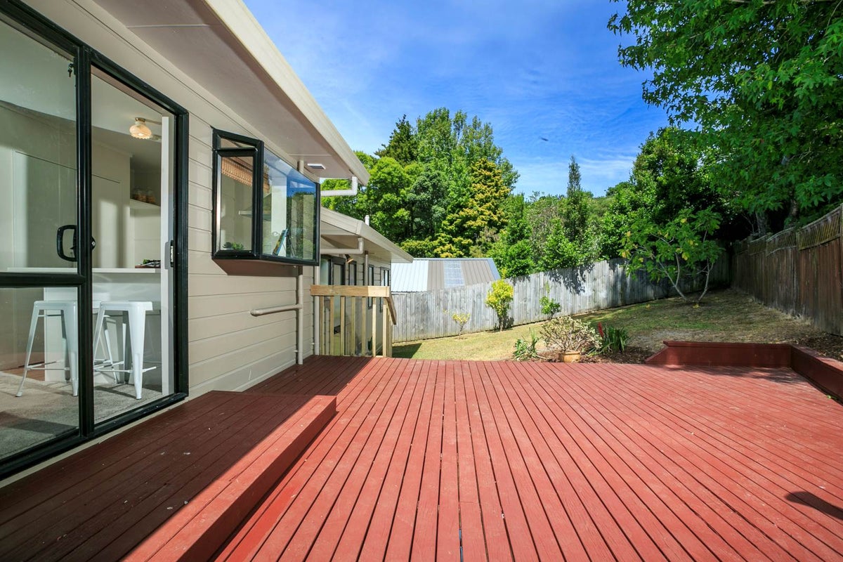 2/4 Aralia Road, Sunnynook, Auckland - Carousel 2