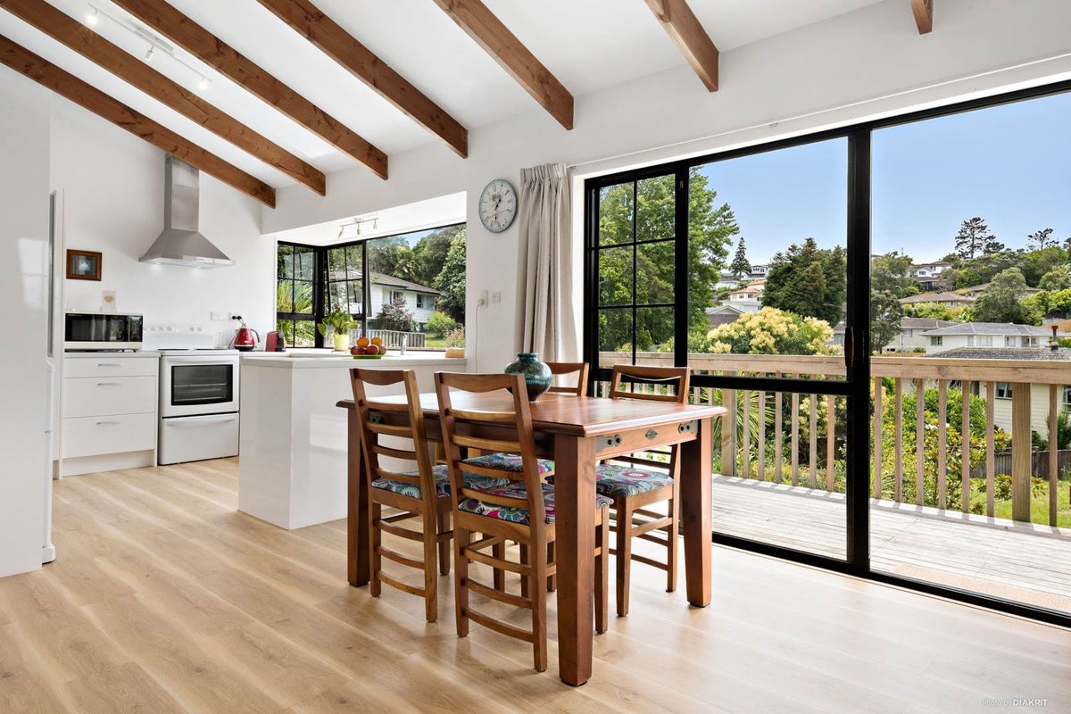 2/3 Aralia Road, Sunnynook, Auckland - Carousel 1