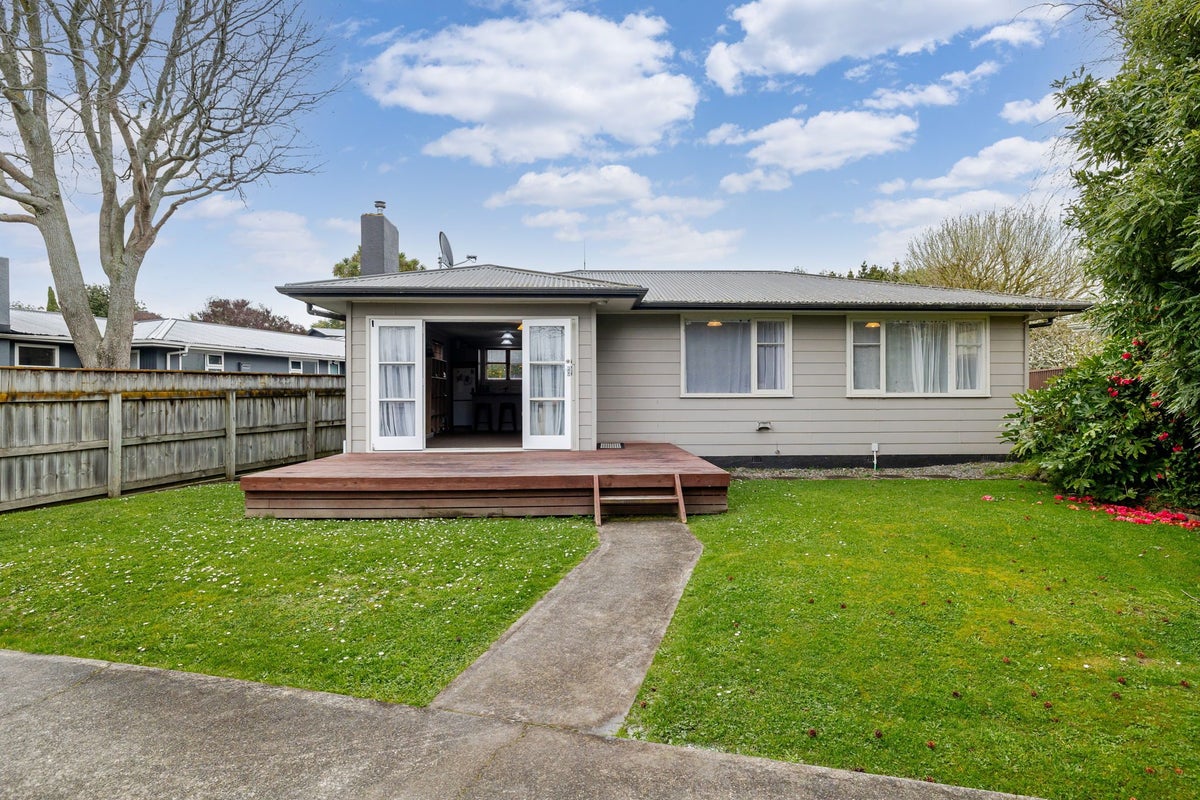 139 Ruamahanga Crescent, Terrace End, Palmerston North - Carousel 1