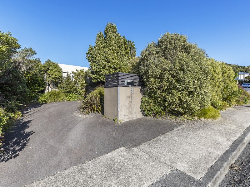 31 Ashton Fitchett Drive, Brooklyn, Wellington - Carousel 1