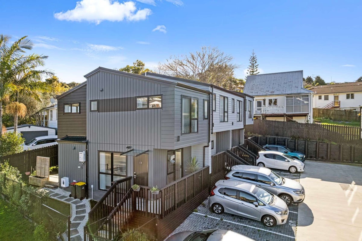 1B Tacitus Place, Totara Vale, North Shore City, Auckland - Carousel 1
