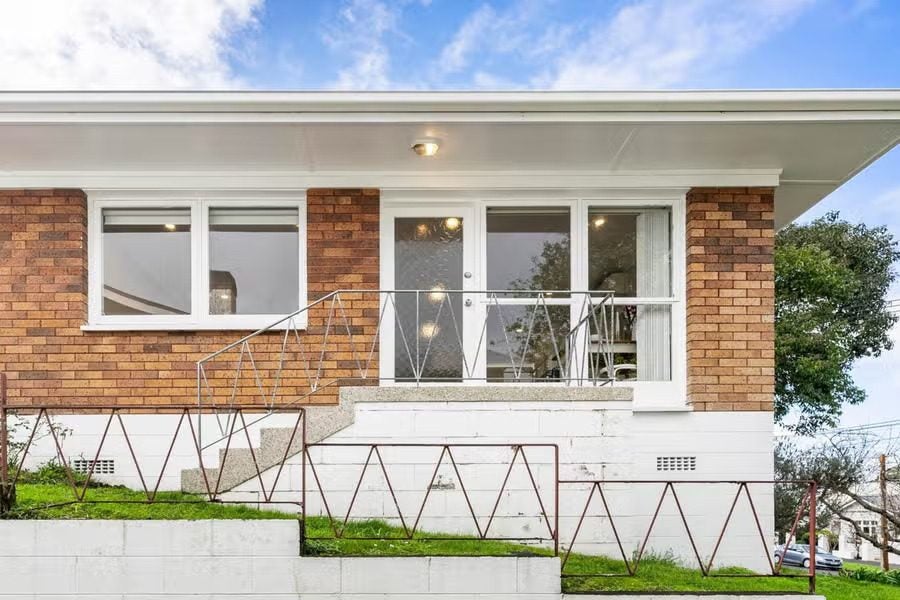 1/12 Rautangi Road, Mount Eden, Auckland - Carousel 1