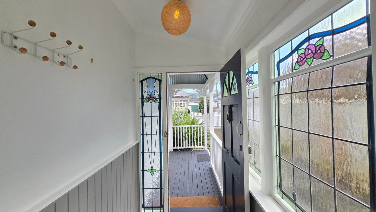 26 Bay Street, Petone, Lower Hutt - Carousel 2