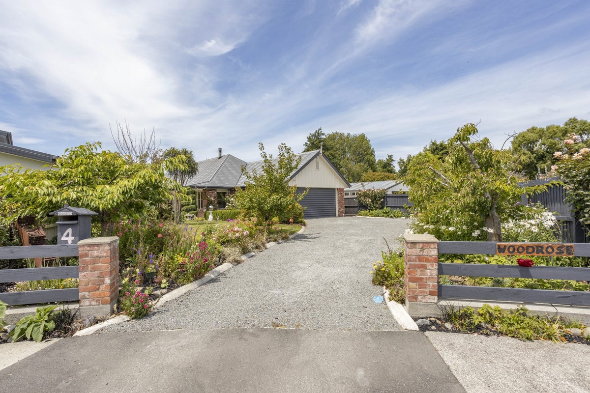 4 Greenwood Close, Woodend, Woodend - Carousel 1