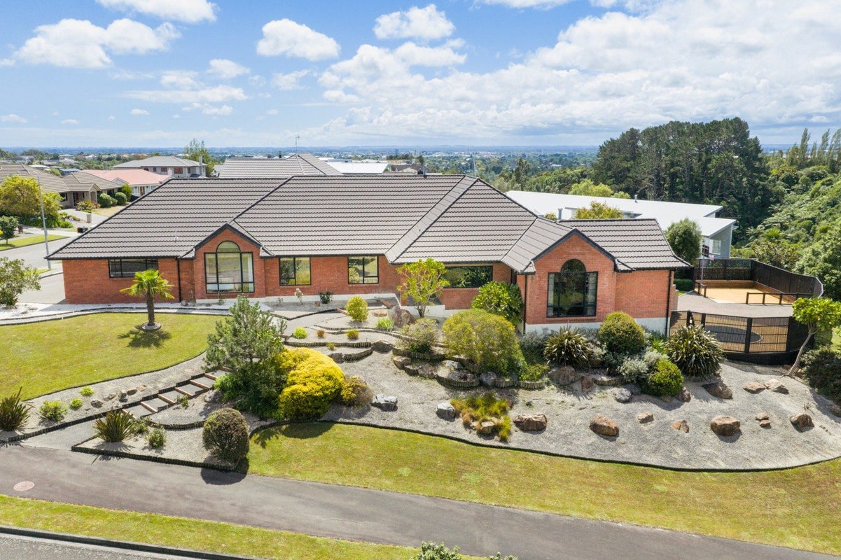 54 Cashmere Drive, Fitzherbert, Palmerston North - Carousel 1