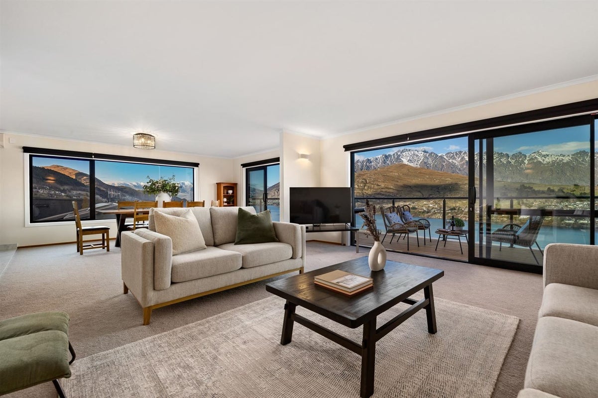7 Sunrise Lane, Queenstown, Queenstown - Carousel 2