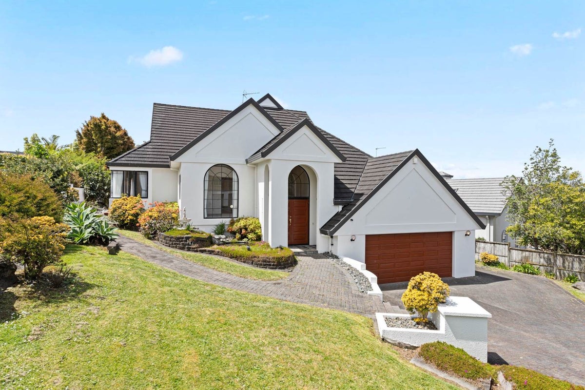 51 Picasso Drive, West Harbour, Auckland - Carousel 1