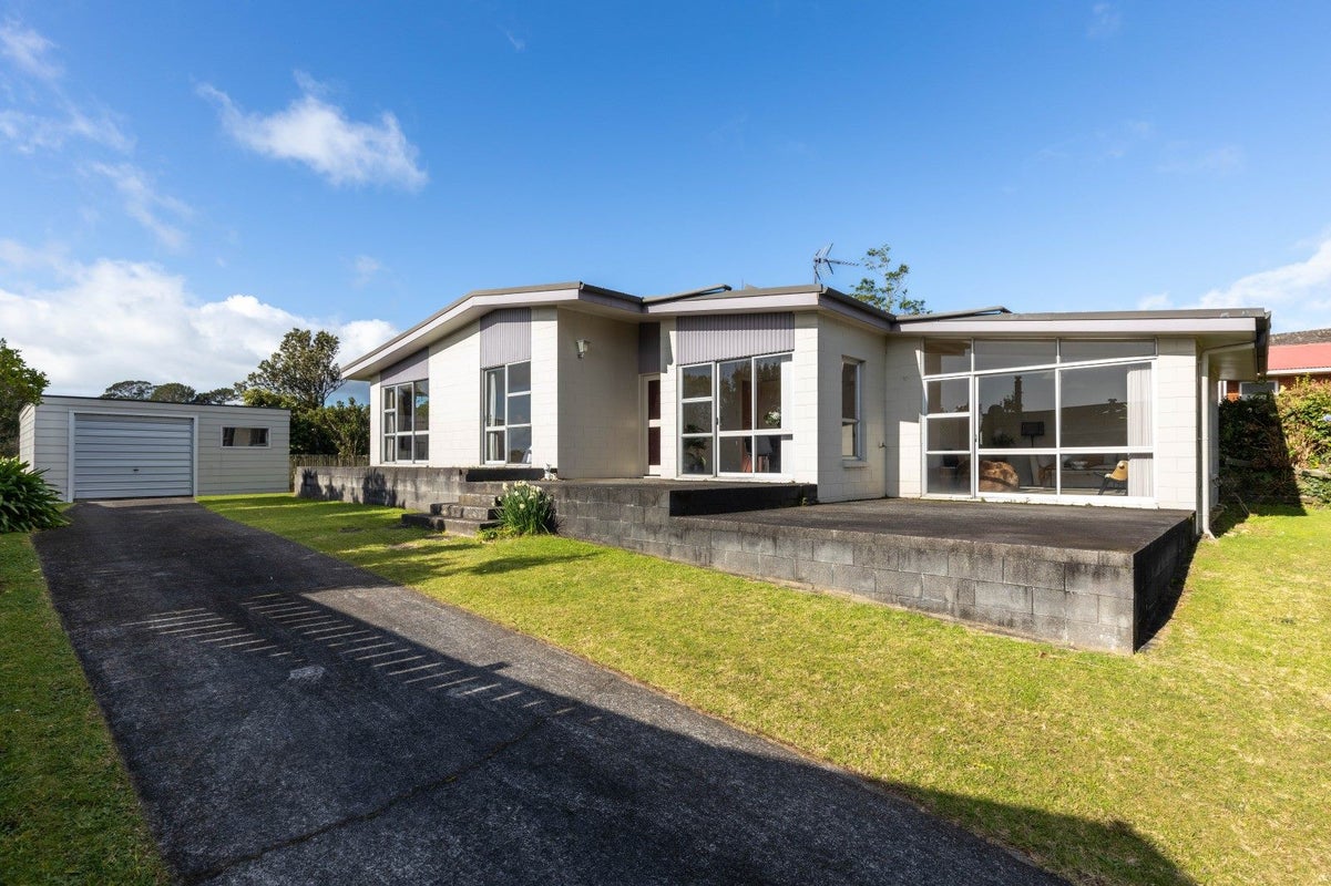 108 Riversdale Drive, Merrilands, New Plymouth - Carousel 1