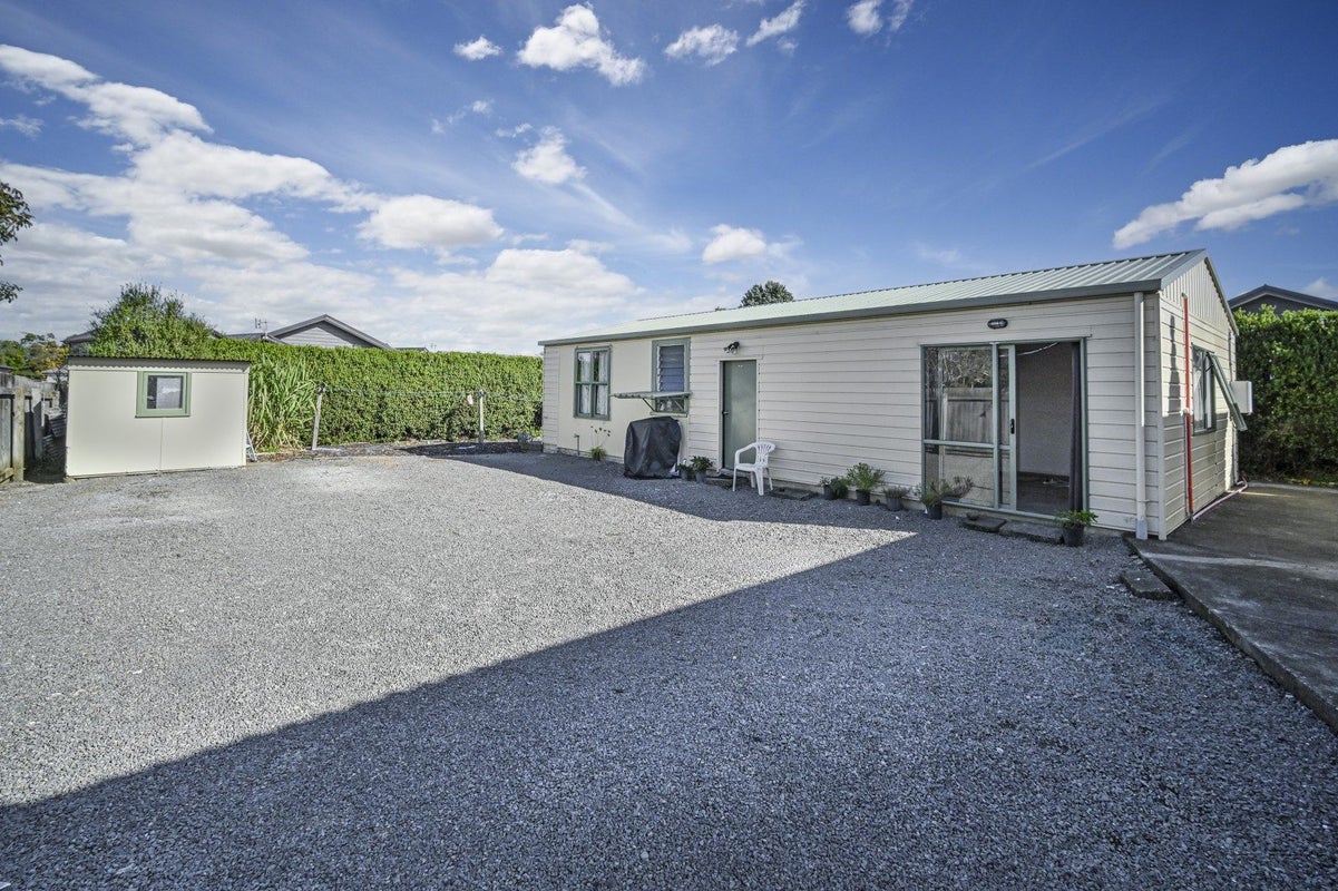 803 Collinge Road, Mayfair, Hastings - Carousel 2