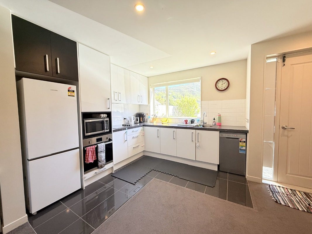 6/8 THATCHER CRES, CROFTON DOWNS, WELLINGTON - Carousel 1