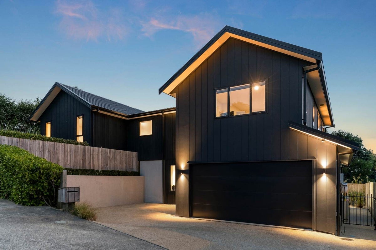 13 Weka Close, Red Beach, Whangaparāoa - Carousel 1