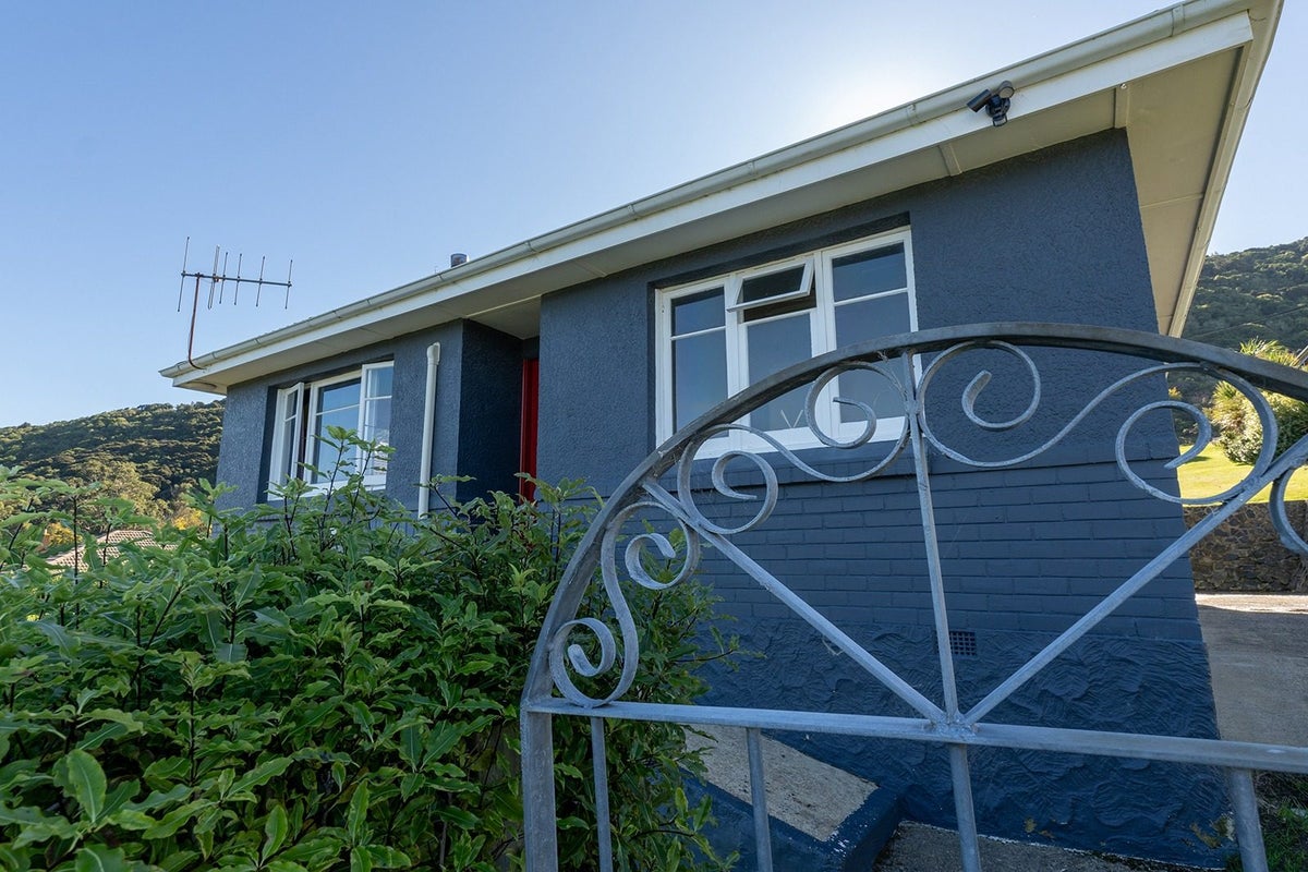 6 Hinau Street, Ravensbourne, Dunedin - Carousel 2