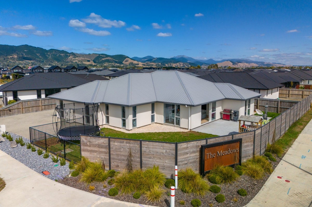 2 Summersfield Boulevard, Appleby, Richmond - Carousel 1