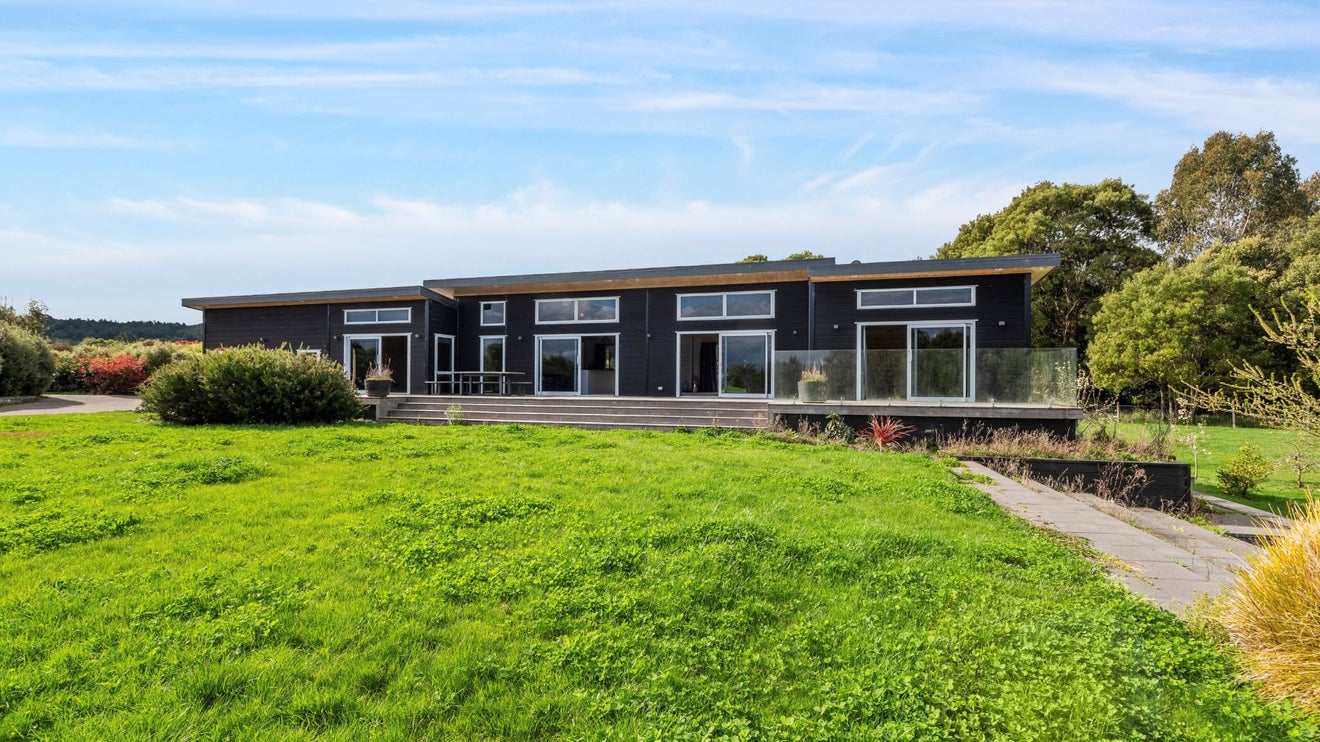 24 Lacebark Drive, Kinloch, Taupo - Carousel 1