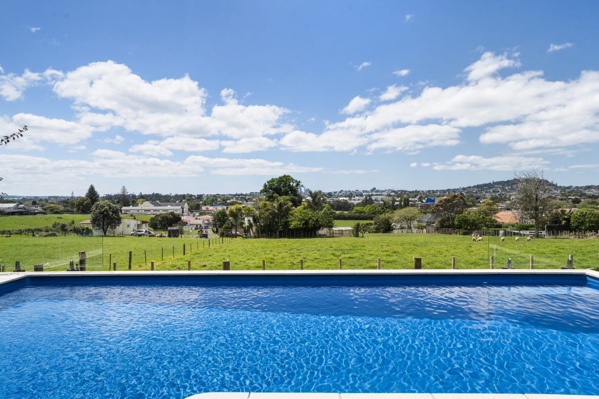 82 Mount Albert Road, Mount Albert, Auckland - Carousel 1