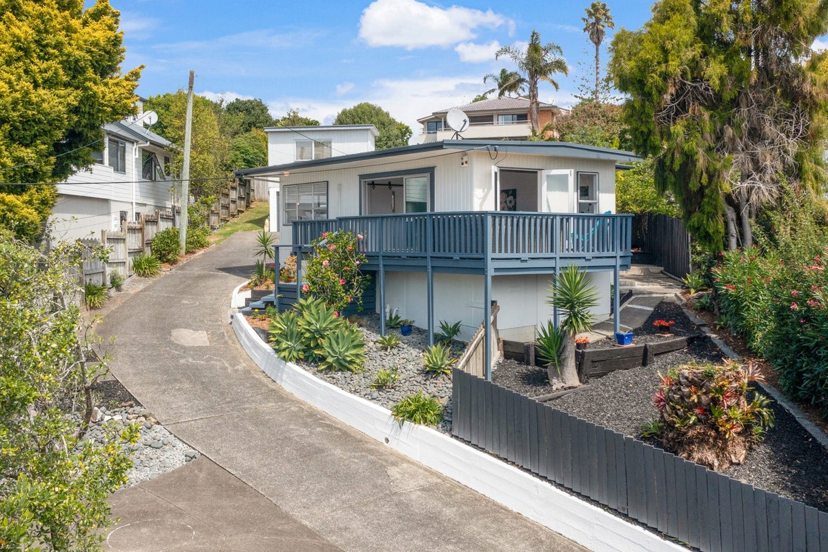 52 Bay Street, Red Beach, Whangaparaoa - Carousel 1