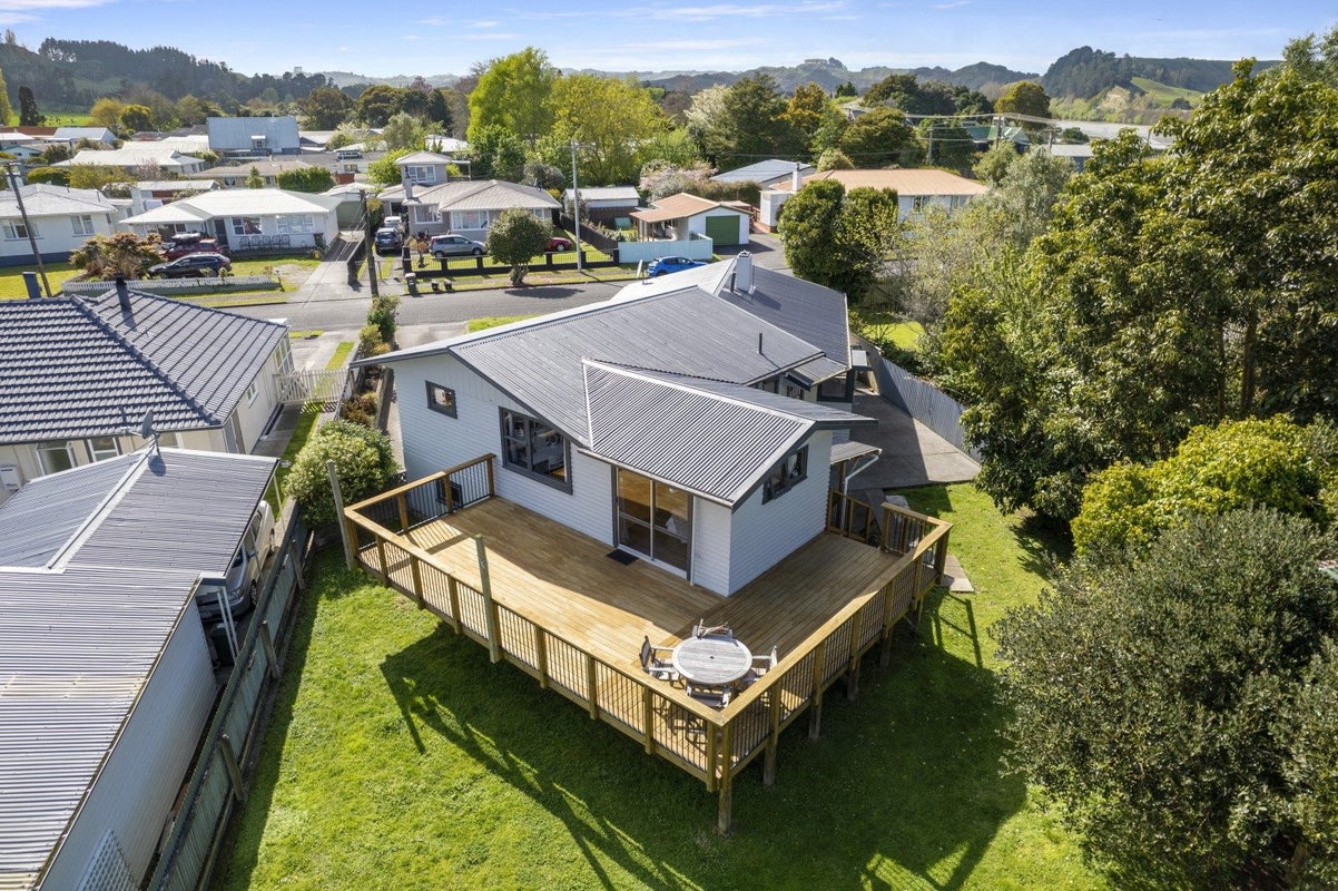 3 Camellia Avenue, Aramoho, Whanganui - Carousel 2