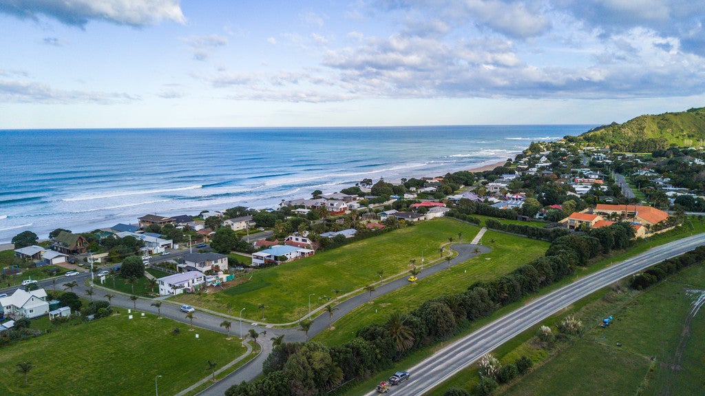 20 Beach Cove, Wainui, Gisborne - Carousel 1
