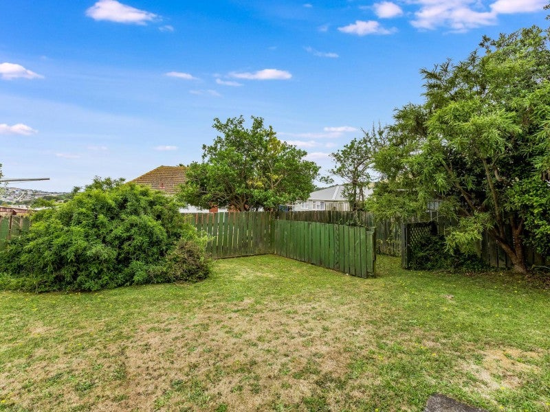 8 Marne Grove, Waitangirua, Porirua - Carousel 10