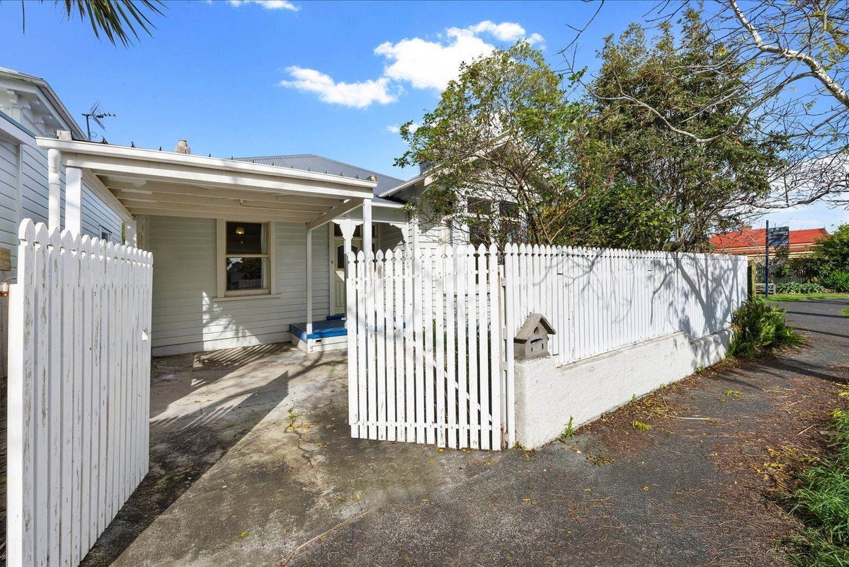 8 Brentwood Avenue, Mount Eden, Auckland - Carousel 1
