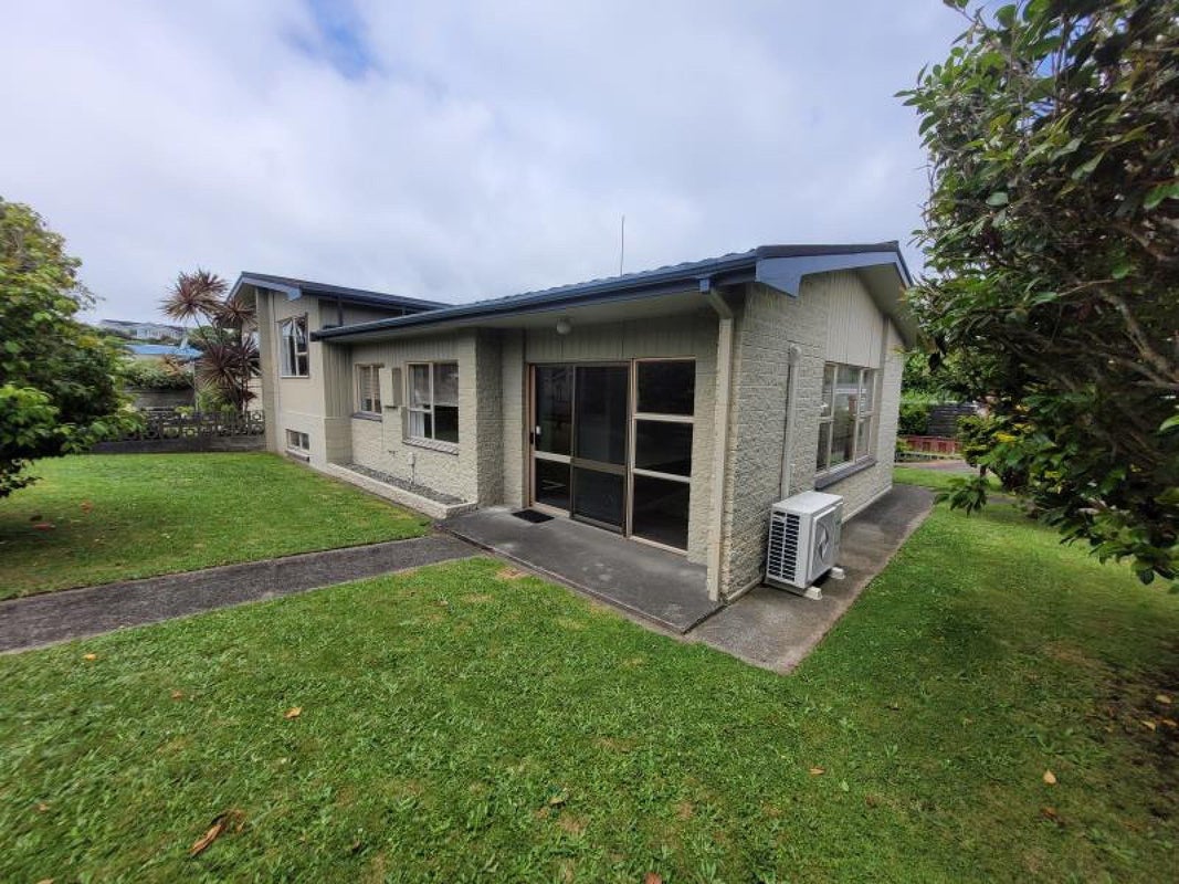 39 Birdwood Avenue, Moturoa, New Plymouth - Carousel 1
