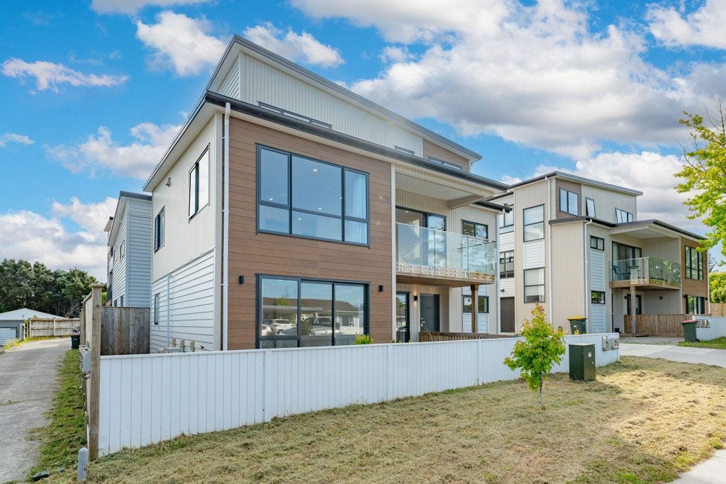 1/46 Cockayne Crescent, Sunnynook, Auckland - Carousel 1