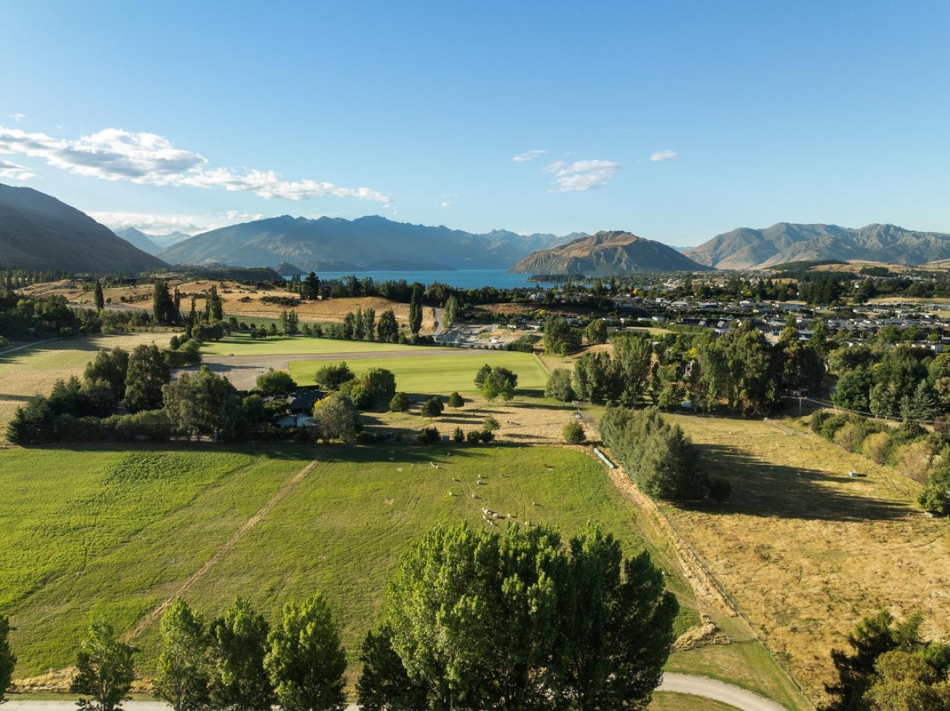 18 Ruru Lane, Wanaka - Carousel 2