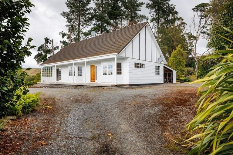 7 Feltham Street, Hunterville - Carousel 1