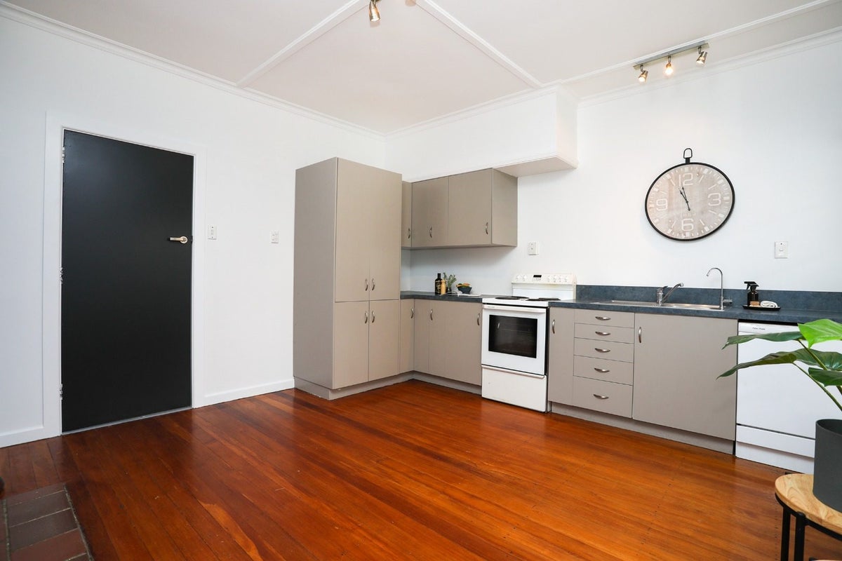 158 George Street, Windsor, Invercargill - Carousel 2