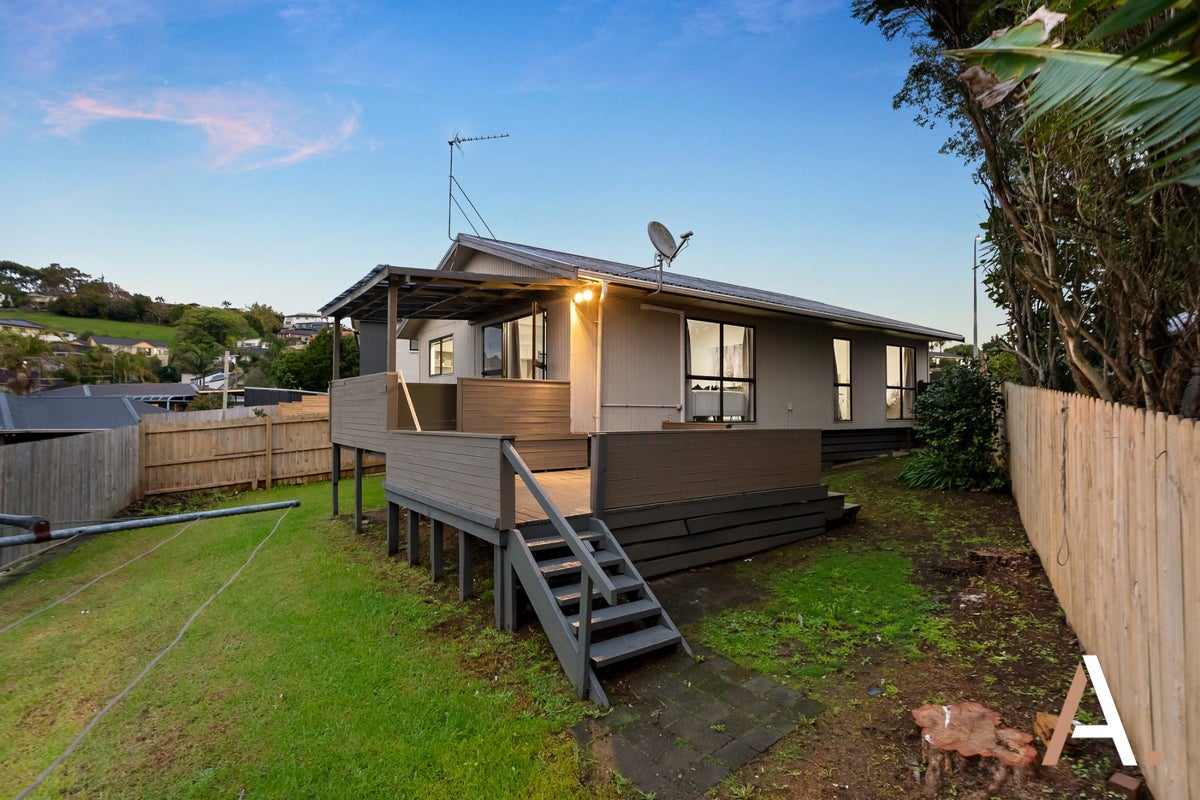 12B Mataura Place, Clover Park, Auckland - Carousel 1