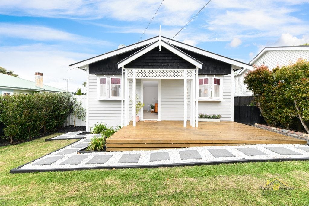1/7 Akehurst Avenue, New Lynn, Auckland - Carousel 1