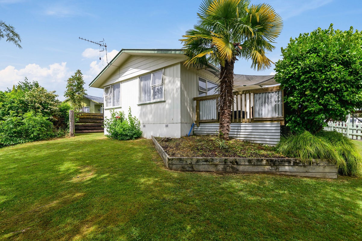 2 Garnet Place, Pukehangi, Rotorua - Carousel 1