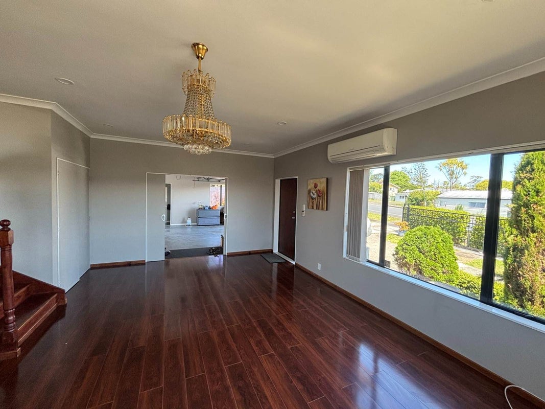 142 View Road, Sunnyvale, Auckland - Carousel 2