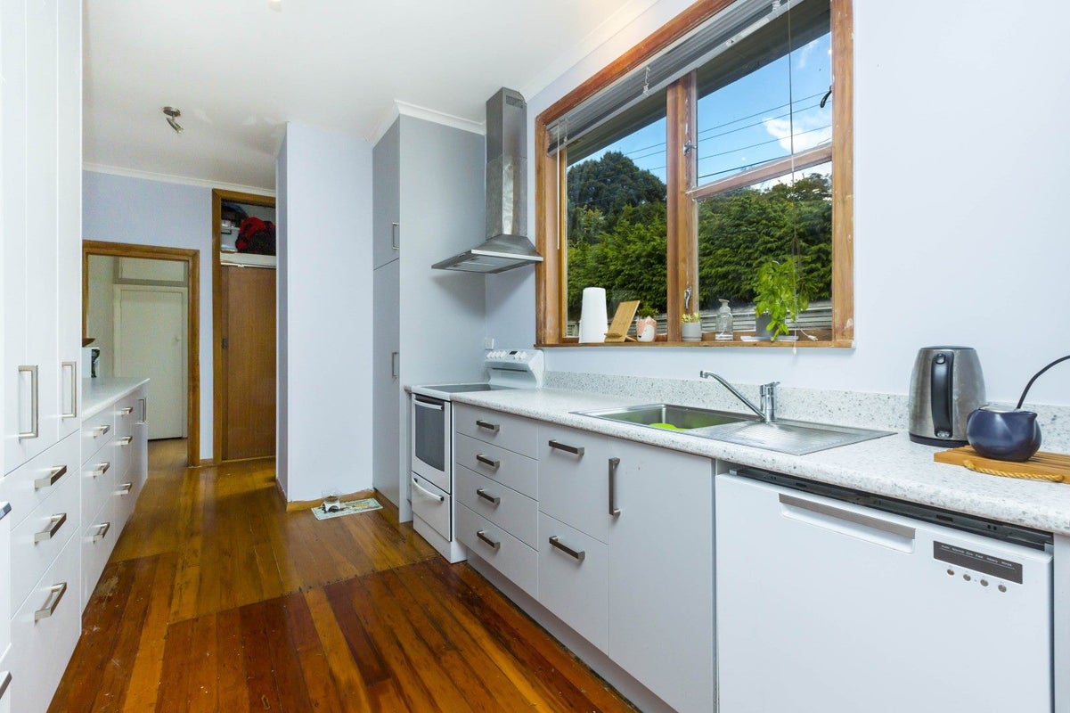 96 Heretaunga Square, Silverstream, Upper Hutt - Carousel 1