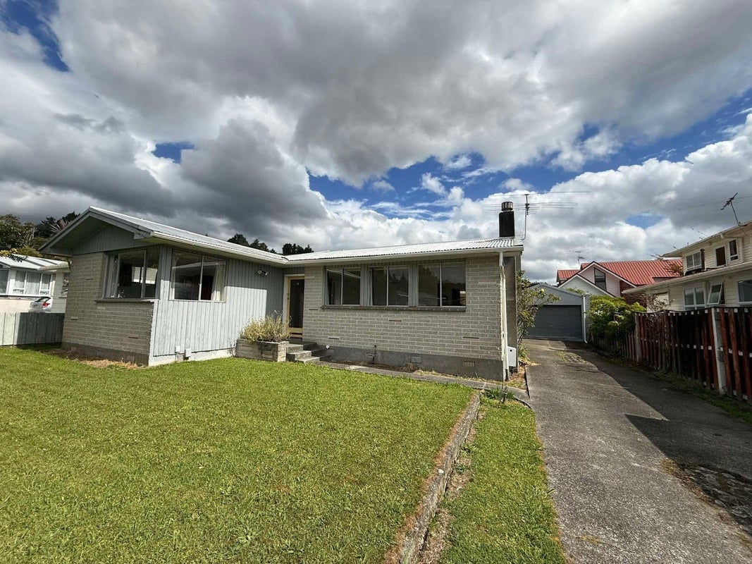 2 Prestige Place, Maoribank, Upper Hutt - Carousel 2