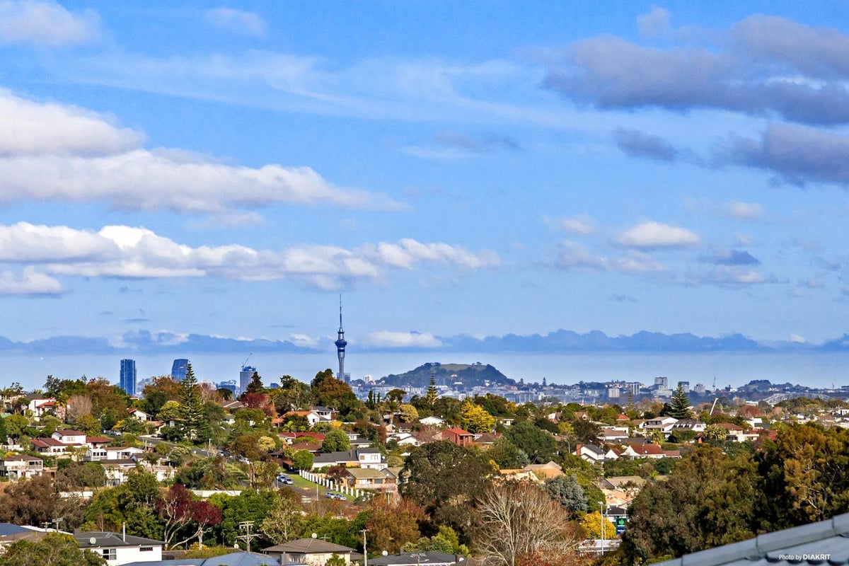 9 Erica Road, Sunnynook, Auckland - Carousel 2