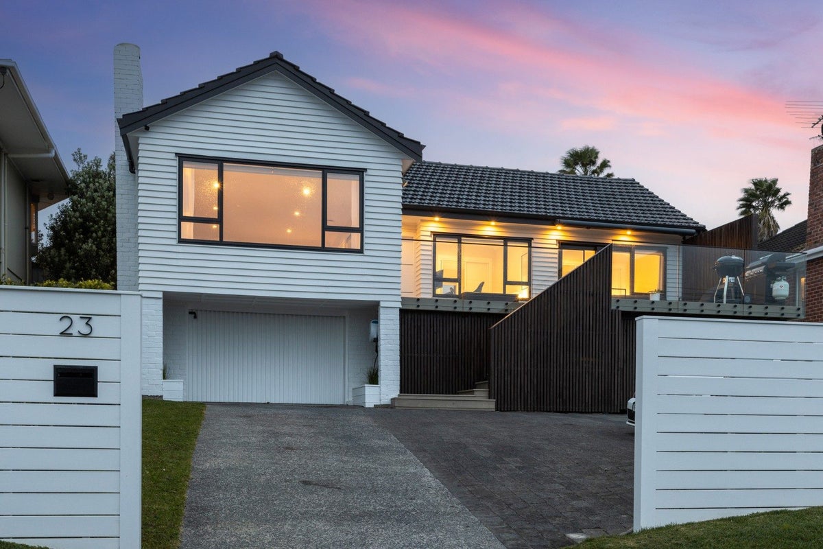 23 Braemar Road, Rothesay Bay, Auckland - Carousel 1