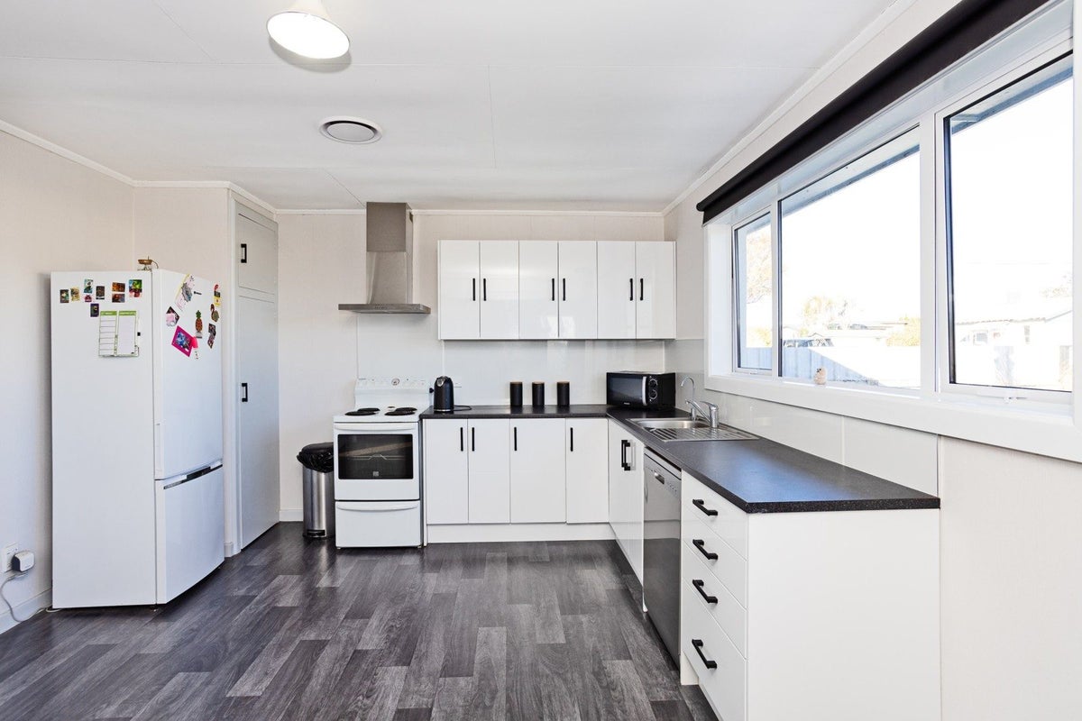 57 Stuart Street, Hawthorndale, Invercargill - Carousel 2