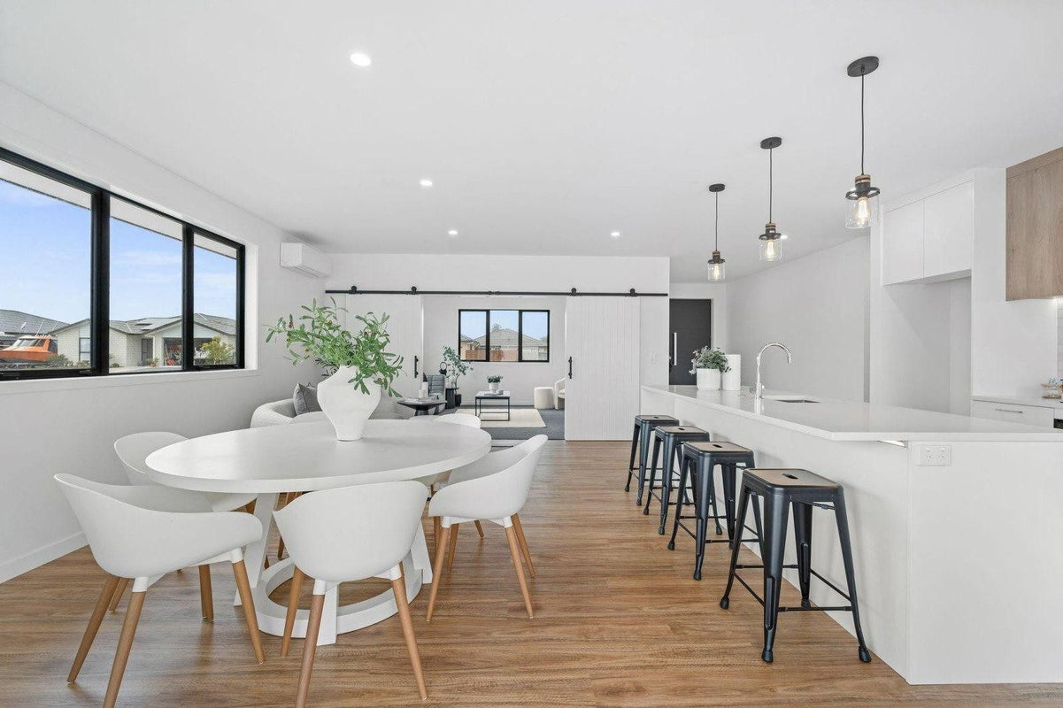 8 Te Piriti Road, One Tree Point - Carousel 2